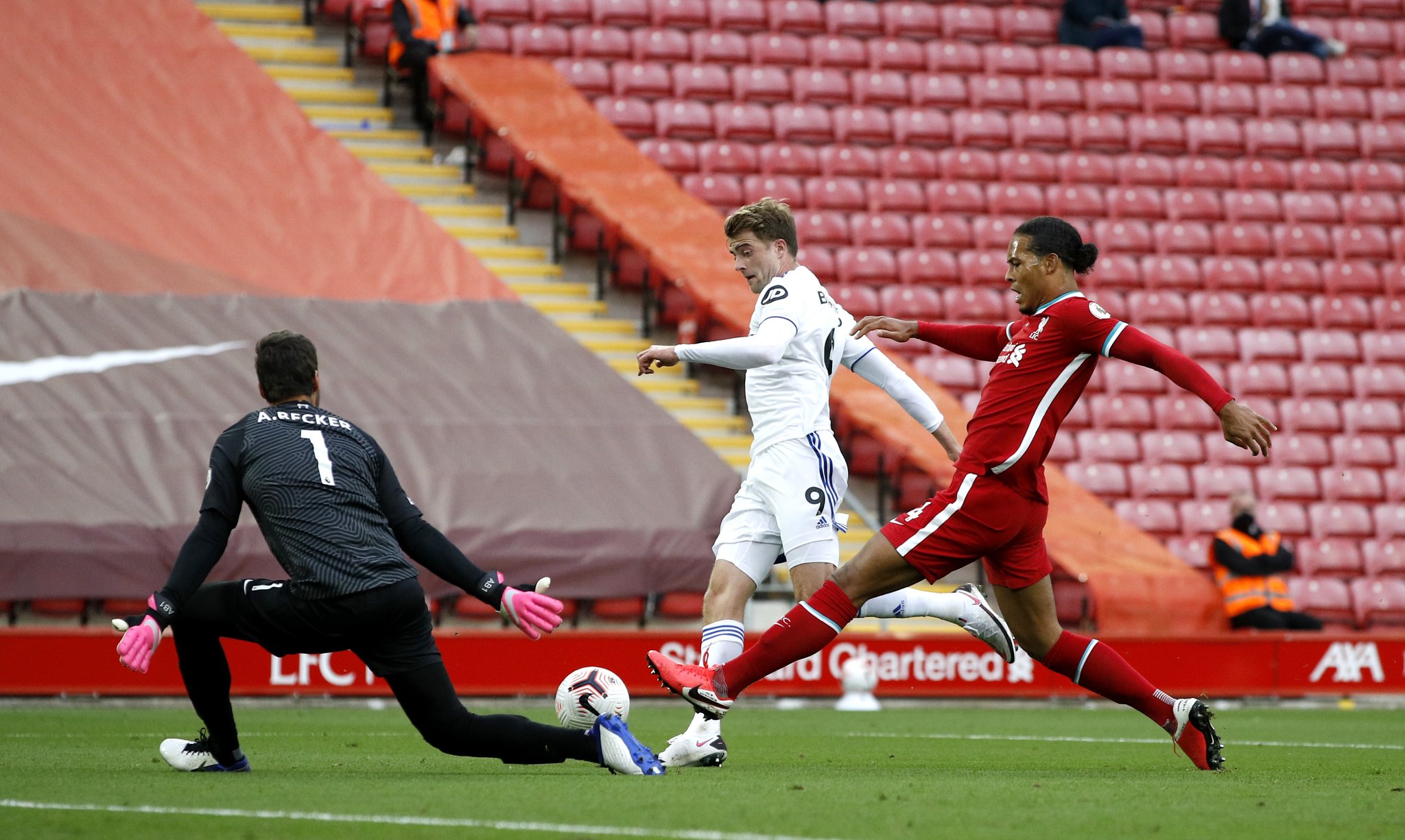 两粒进球展 两粒进球展